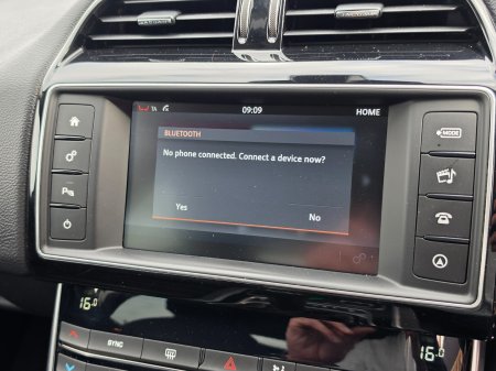2016 Jaguar XE - photo 21