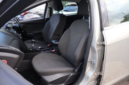 2016 Ford Focus - photo 25