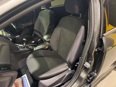 2017 Ford Focus - photo 9