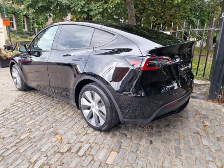 2023 Tesla Model Y - photo 2