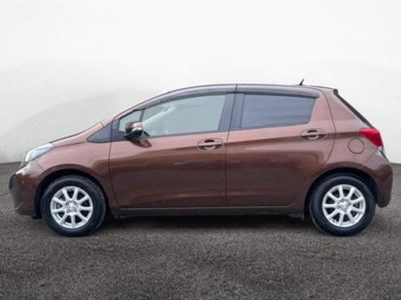 2015 Toyota Vitz - photo 6