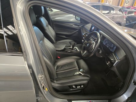 2023 BMW 5-Series - photo 23