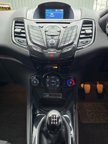 2016 Ford Fiesta - photo 11