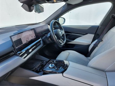 2024 BMW 5-Series - photo 7