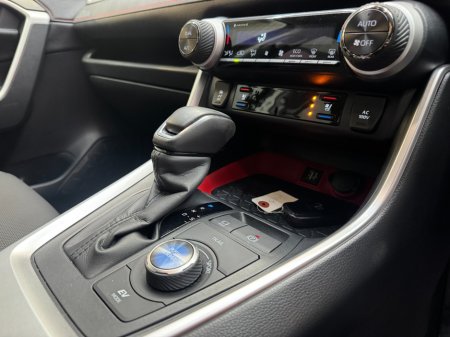 2025 Toyota RAV4 - photo 10