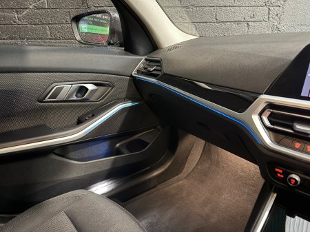 2022 BMW 3-Series - photo 14