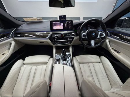 2021 BMW 5-Series - photo 27