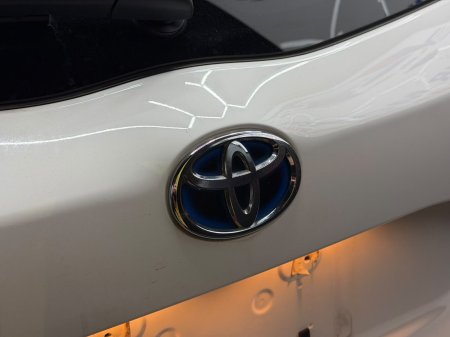 2017 Toyota Vitz - photo 12