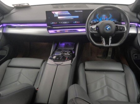 2025 BMW 5-Series - photo 4