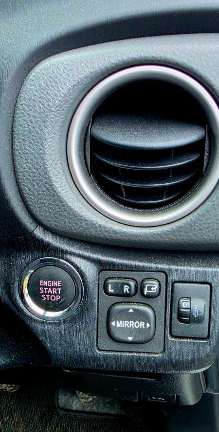 2014 Toyota Vitz - photo 14