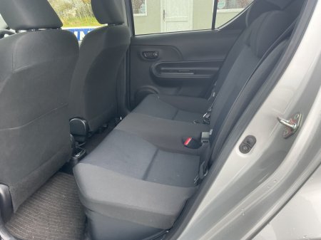 2015 Toyota Aqua - photo 12