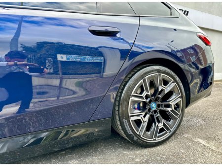 2025 BMW 5-Series - photo 7