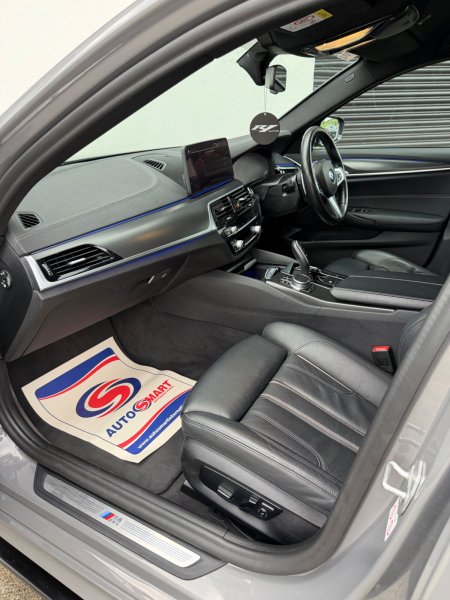 2021 BMW 5-Series - photo 18