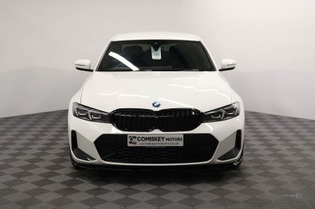 2023 BMW 3-Series - photo 2