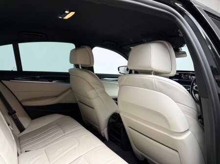 2022 BMW 5-Series - photo 12