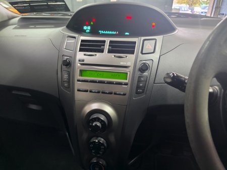 2010 Toyota Yaris - photo 9