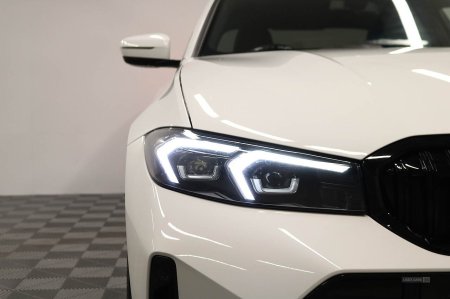 2023 BMW 3-Series - photo 9
