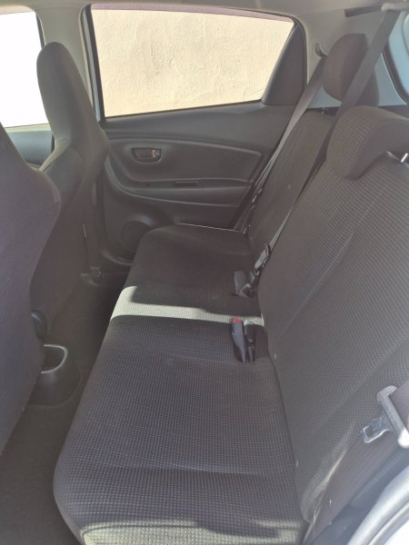 2016 Toyota Vitz - photo 11