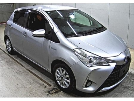 2018 Toyota Vitz - photo 2