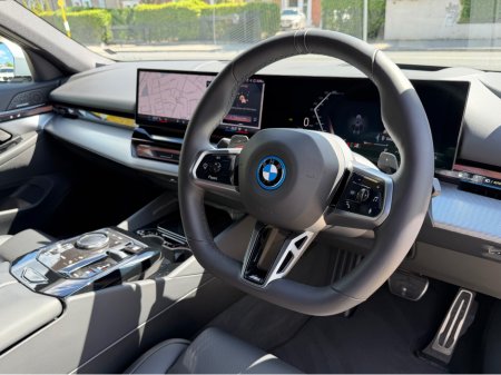 2025 BMW 5-Series - photo 37