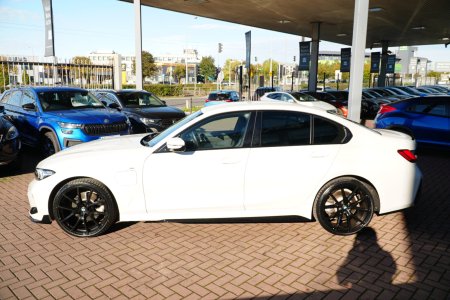 2025 BMW 3-Series - photo 7