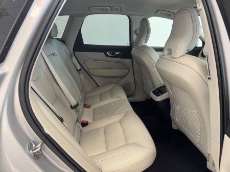 2022 Volvo XC60 - photo 8