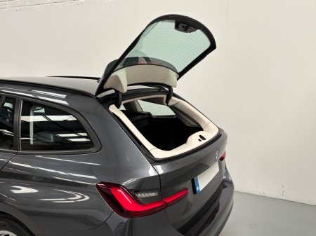 2022 BMW 3-Series - photo 23