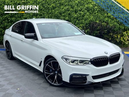 2018 BMW 5-Series 530e M-SPORT COMPETITION 2.0 HYBRID // VERY LOW MILEAGE // HEADS-UP DISPLAY // 360 PARKING SENSORS