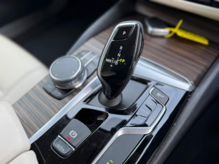 2018 BMW 5-Series - photo 17