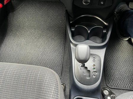 2019 Toyota Vitz - photo 18