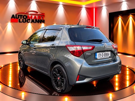 2017 Toyota Vitz - photo 10