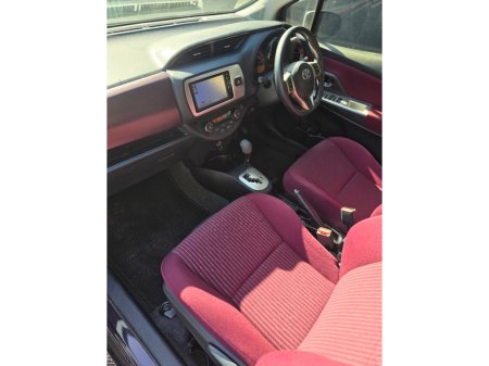 2015 Toyota Vitz - photo 13