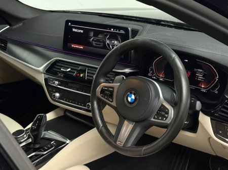 2022 BMW 5-Series - photo 8