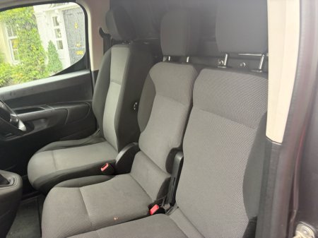 2019 Peugeot Partner - photo 18