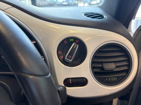 2013 Volkswagen Beetle - photo 32
