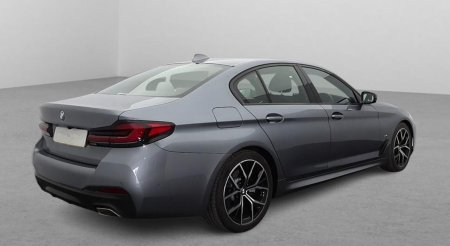 2021 BMW 5-Series - photo 2