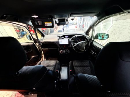 2019 Toyota Noah - photo 13