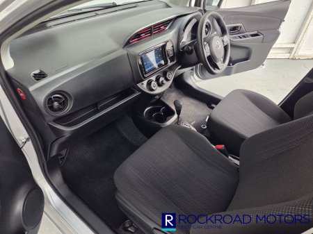 2018 Toyota Vitz - photo 7