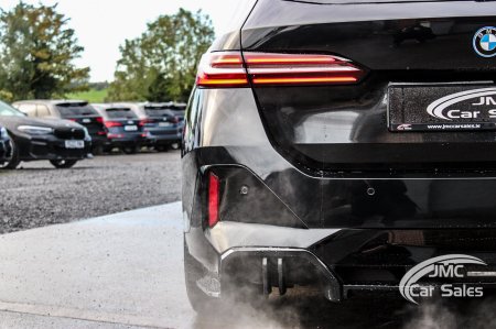 2025 BMW 5-Series - photo 11