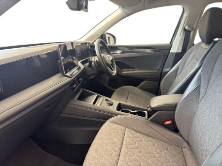 2024 Volkswagen Tiguan - photo 2