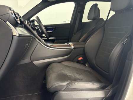2025 Mercedes-Benz GLC - photo 29