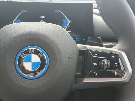2026 BMW 5-Series - photo 18