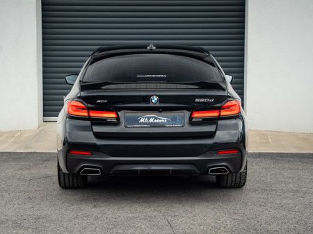 2022 BMW 5-Series - photo 6