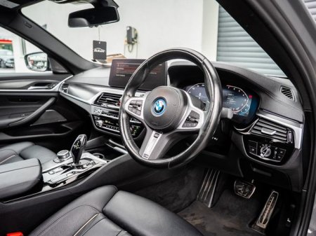 2022 BMW 5-Series - photo 9