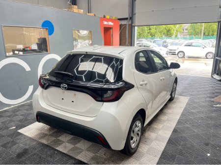 2021 Toyota Yaris - photo 2
