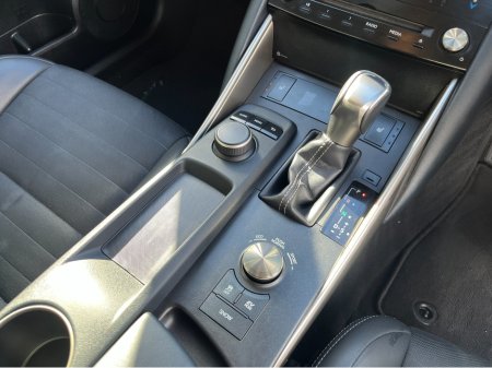 2017 Lexus IS - photo 16