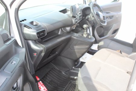 2025 Toyota Proace City - photo 15