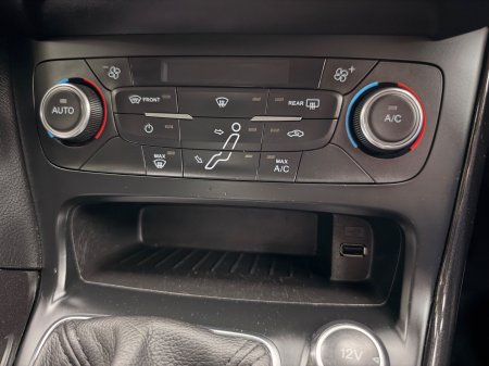 2016 Ford Focus - photo 20