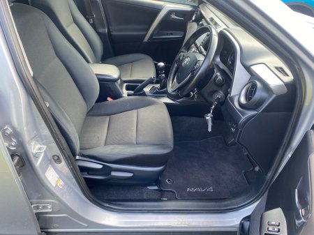 2017 Toyota RAV4 - photo 9