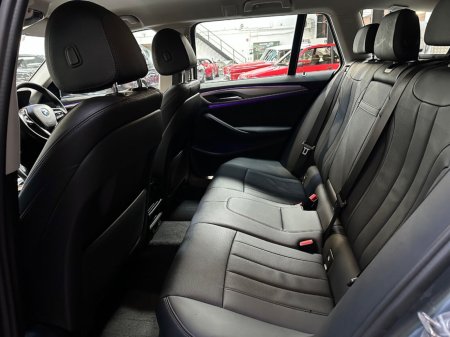 2022 BMW 5-Series - photo 18